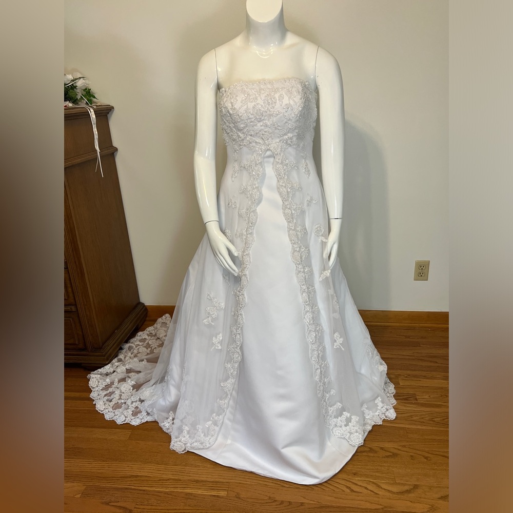 David's Bridal Style E8475 white wedding gown